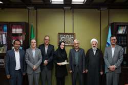 تجلیل از همکار نمونه بیمارستان توانبخشی رفیده به دلیل تعهد سازمانی در جنگ رمضان