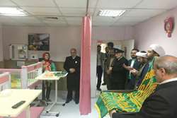 جمعی از خادمان حرم امام رضا (ع) ، از بیماران بستری در بیمارستان توانبخشی 