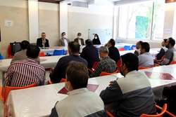 نشست صمیمی رئیس دانشگاه با نیروهای خدماتی به مناسبت روز 