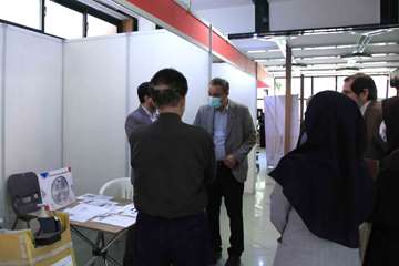 برپایی نمایشگاه دستاوردهای شرکت های فناور وابسته به مرکز رشد / بازدید هیات رئیسه دانشگاه از این نمای
