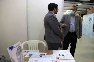 برپایی نمایشگاه دستاوردهای شرکت های فناور وابسته به مرکز رشد / بازدید هیات رئیسه دانشگاه از این نمای