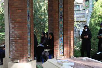 مراسم پر فیض زیارت عاشورا کنار قبور شهدای گمنام