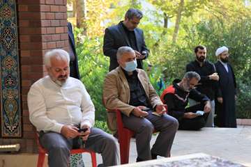 مراسم پر فیض زیارت عاشورا کنار قبور شهدای گمنام