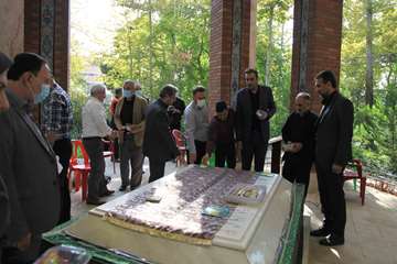 مراسم پر فیض زیارت عاشورا کنار قبور شهدای گمنام