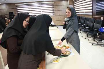 جشنواره غذاهای ایرانی با طعم و بوی دهه فجر 