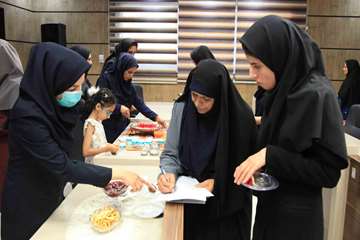 جشنواره دسر وشیرینی به مناسبت دهه کرامت