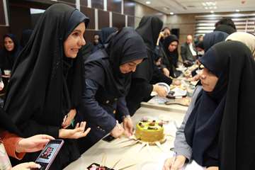 جشنواره دسر وشیرینی به مناسبت دهه کرامت