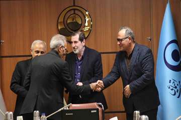 دیدار پایان سال سرپرست دانشگاه وتقدیر از همکاران بخش های مختلف