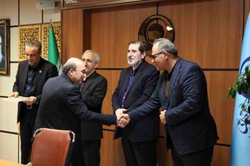 دیدار پایان سال سرپرست دانشگاه وتقدیر از همکاران بخش های مختلف