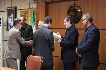 دیدار پایان سال سرپرست دانشگاه وتقدیر از همکاران بخش های مختلف