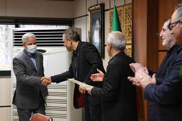 دیدار پایان سال سرپرست دانشگاه وتقدیر از همکاران بخش های مختلف