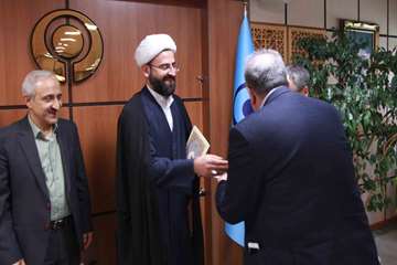 دیدار پایان سال سرپرست دانشگاه وتقدیر از همکاران بخش های مختلف