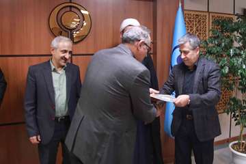 دیدار پایان سال سرپرست دانشگاه وتقدیر از همکاران بخش های مختلف