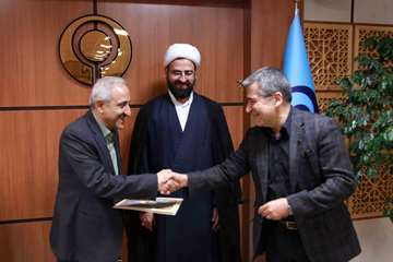 دیدار پایان سال سرپرست دانشگاه وتقدیر از همکاران بخش های مختلف