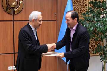 دیدار پایان سال سرپرست دانشگاه وتقدیر از همکاران بخش های مختلف