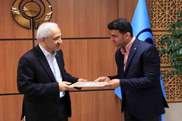 دیدار پایان سال سرپرست دانشگاه وتقدیر از همکاران بخش های مختلف