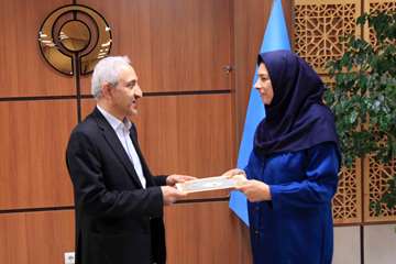 دیدار پایان سال سرپرست دانشگاه وتقدیر از همکاران بخش های مختلف