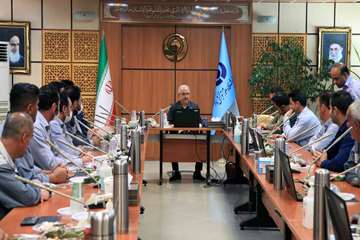 نشست رئیس دانشگاه با کارگران