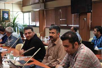 نشست رئیس دانشگاه با کارگران