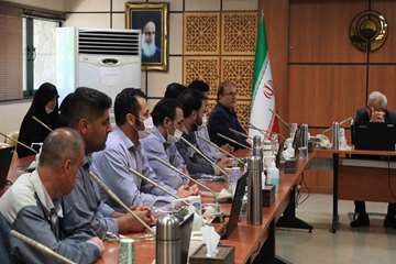 نشست رئیس دانشگاه با کارگران