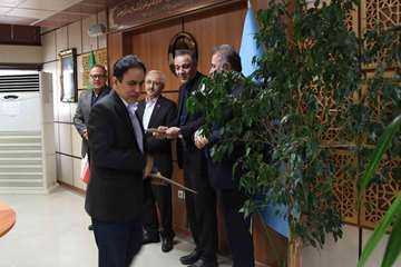 دیدار پایان سال سرپرست دانشگاه وتقدیر از همکاران بخش های مختلف