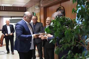 دیدار پایان سال سرپرست دانشگاه وتقدیر از همکاران بخش های مختلف