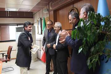 دیدار پایان سال سرپرست دانشگاه وتقدیر از همکاران بخش های مختلف