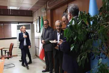 دیدار پایان سال سرپرست دانشگاه وتقدیر از همکاران بخش های مختلف