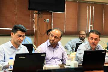 نشست رئیس دانشگاه با کارگران