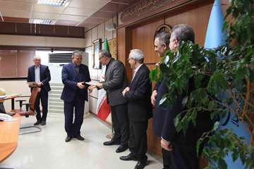 دیدار پایان سال سرپرست دانشگاه وتقدیر از همکاران بخش های مختلف