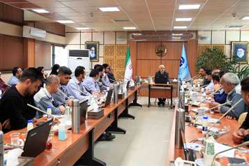 نشست رئیس دانشگاه با کارگران