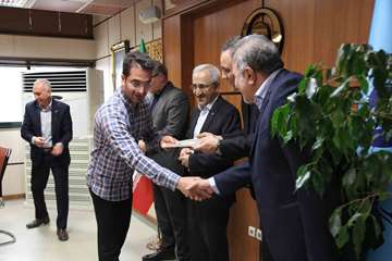 دیدار پایان سال سرپرست دانشگاه وتقدیر از همکاران بخش های مختلف