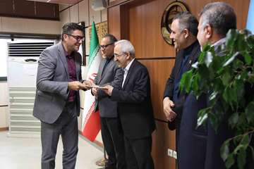 دیدار پایان سال سرپرست دانشگاه وتقدیر از همکاران بخش های مختلف