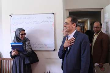 بازدید رئیس جدید دانشگاه از کارمندان