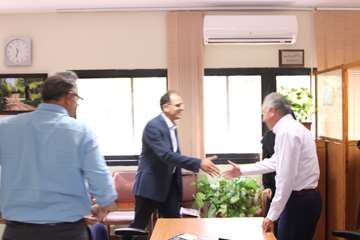 بازدید رئیس جدید دانشگاه از کارمندان