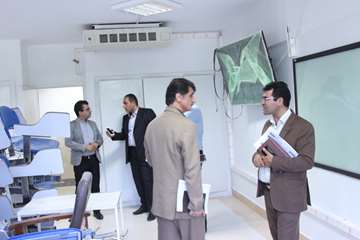 بازدید ریاست دانشگاه از خوابگاه های دانشجویی و کلاس های درس