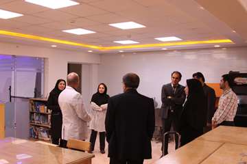 بازدید رئیس دانشگاه و هیات همراه از کلاس ها و کتابخانه