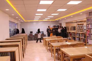 بازدید رئیس دانشگاه و هیات همراه از کلاس ها و کتابخانه