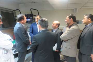 عیادت وزیر بهداشت از دختر فداکار سرپل ذهابی در بیمارستان رفیده