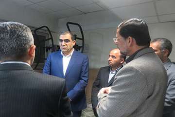 عیادت وزیر بهداشت از دختر فداکار سرپل ذهابی در بیمارستان رفیده