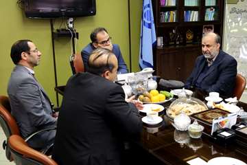 جلسه رئیس دانشگاه با حاج آقا بیانی