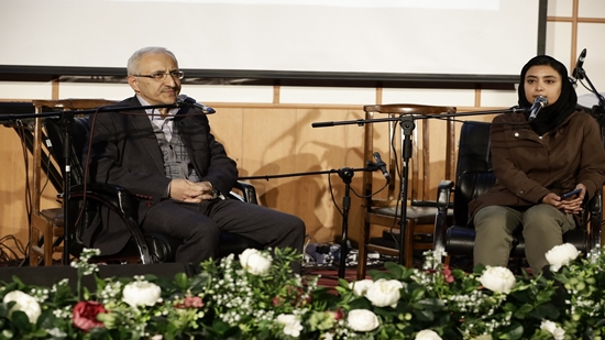 گفت‌وگوی صمیمی رئیس دانشگاه با دانشجویان در ویژه‌برنامه روز دانشجو 