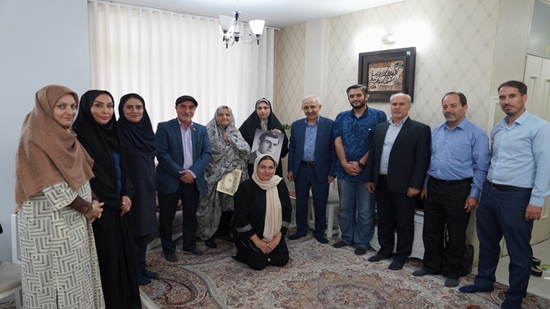 رئیس دانشگاه علوم توانبخشی با خانواده شهید چهاردهی دیدار و از ایثار آنان قدردانی کرد 